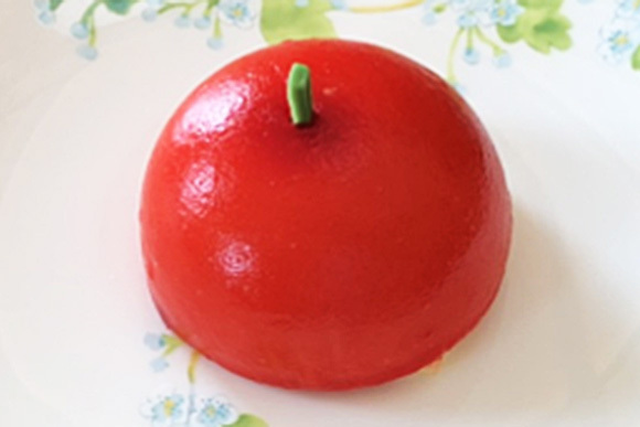 真っ赤なりんごのケーキ